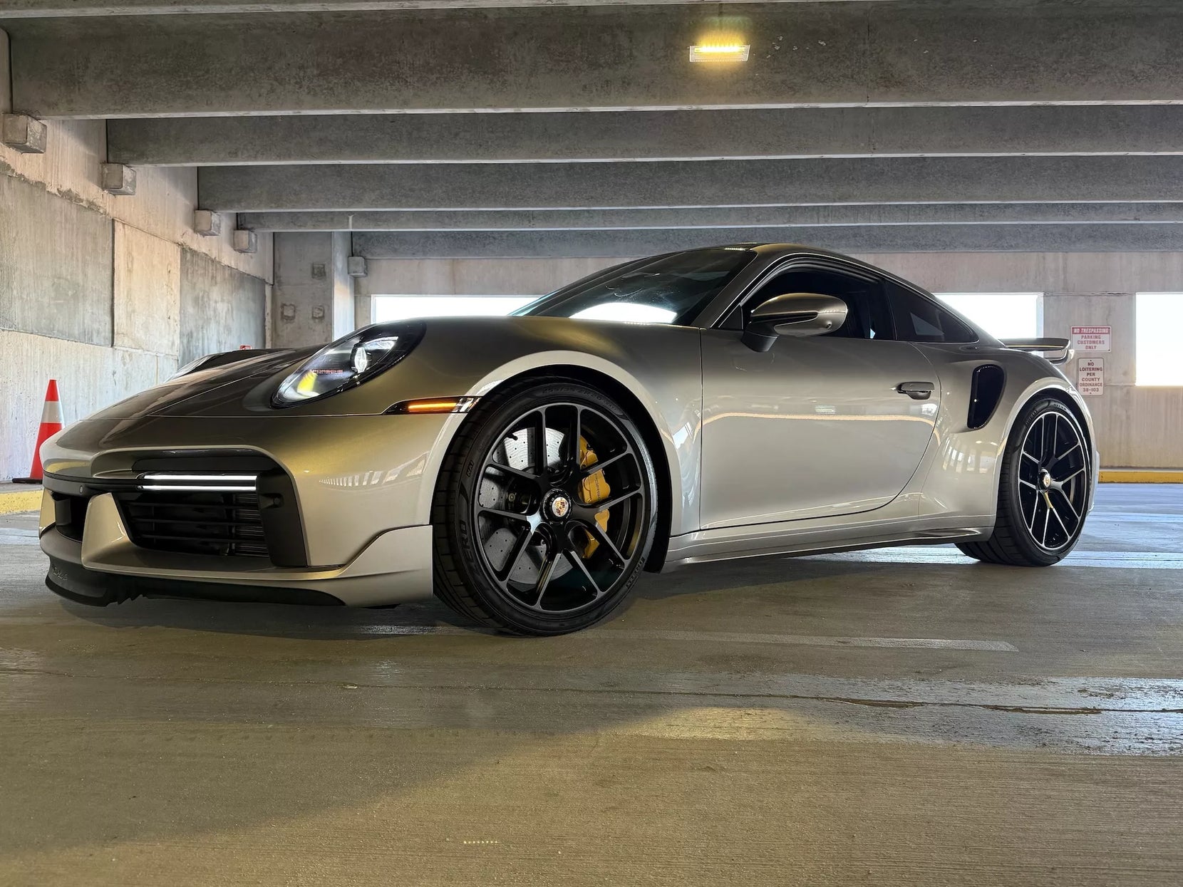 Brandon's Porsche 911 Turbo S on Forgeline One Piece Forged Monoblock VX1R Wheels