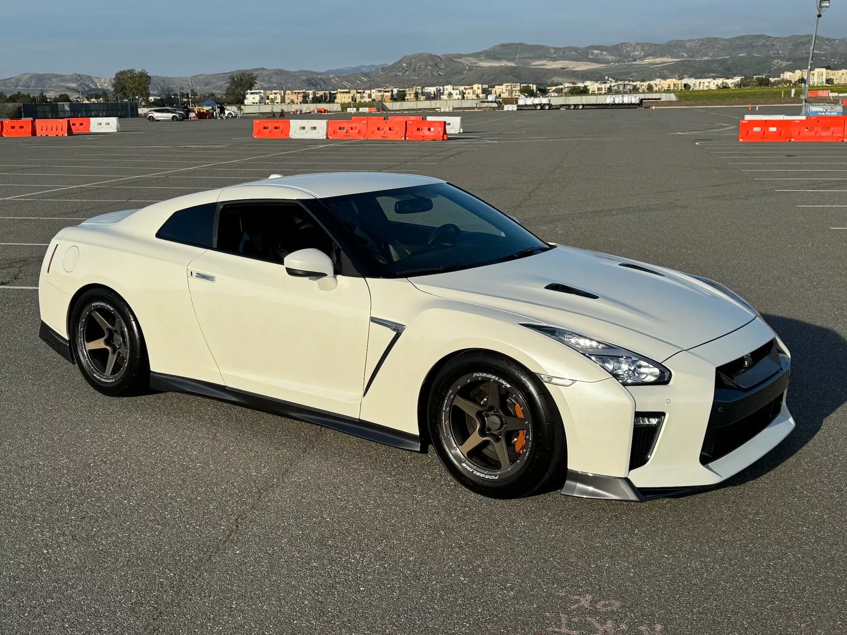 Richard Casados's R35 Nissan GT-R on Forgeline Forged Monoblock CF1R Beadlock Wheels