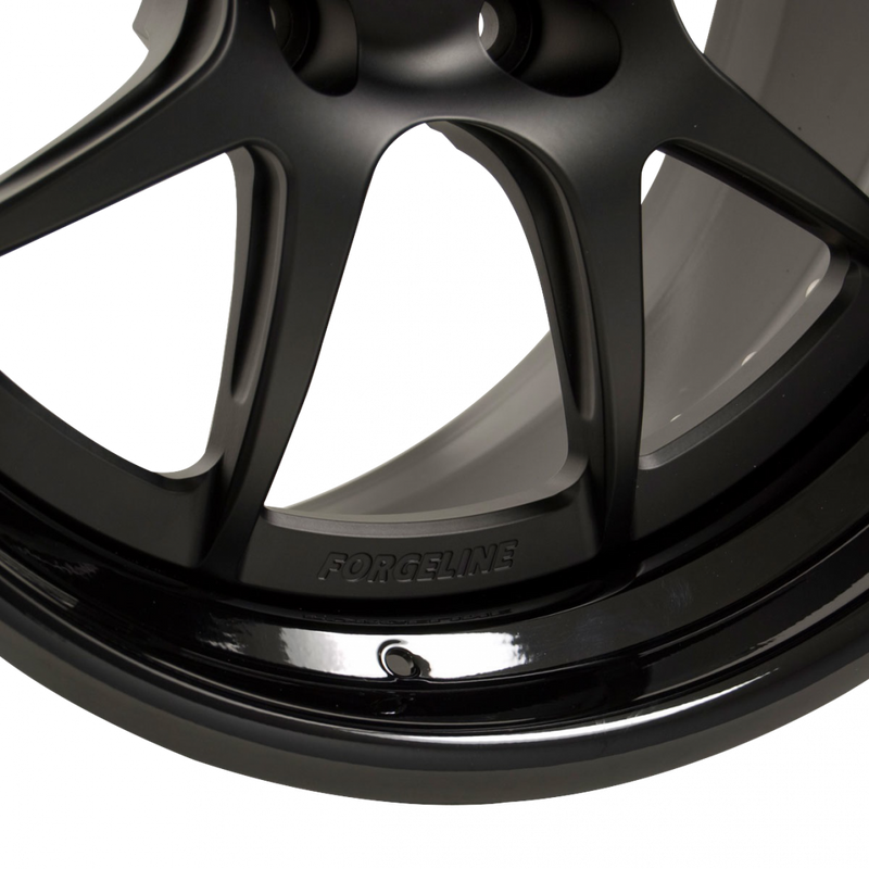 GA3R finished with Hyper Sliver center and Polished outer - Hub Detail