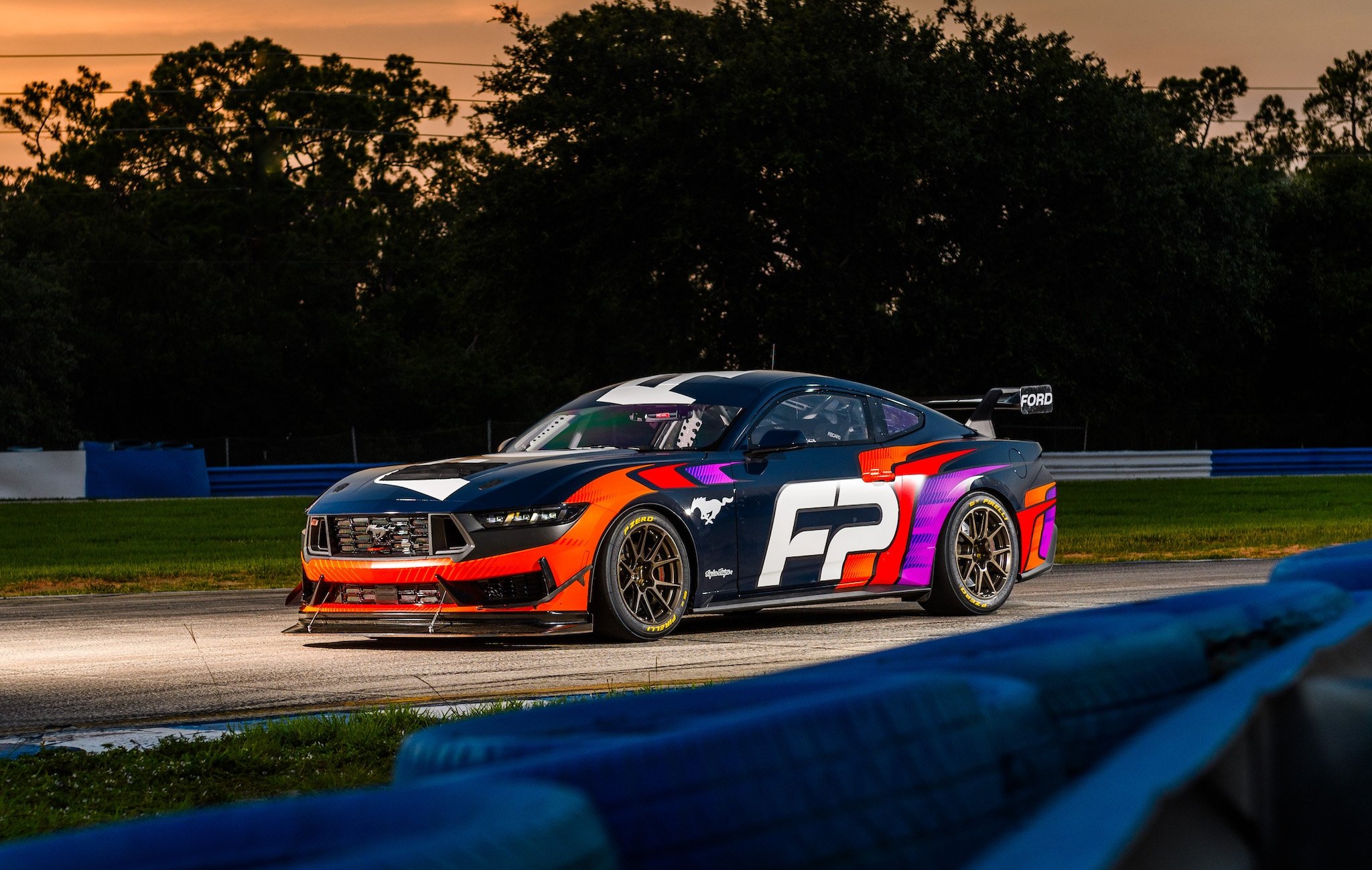 円高還元 GT4 Mustang New Unveils Ford Racecar Piece One Forgeline on ミニカー