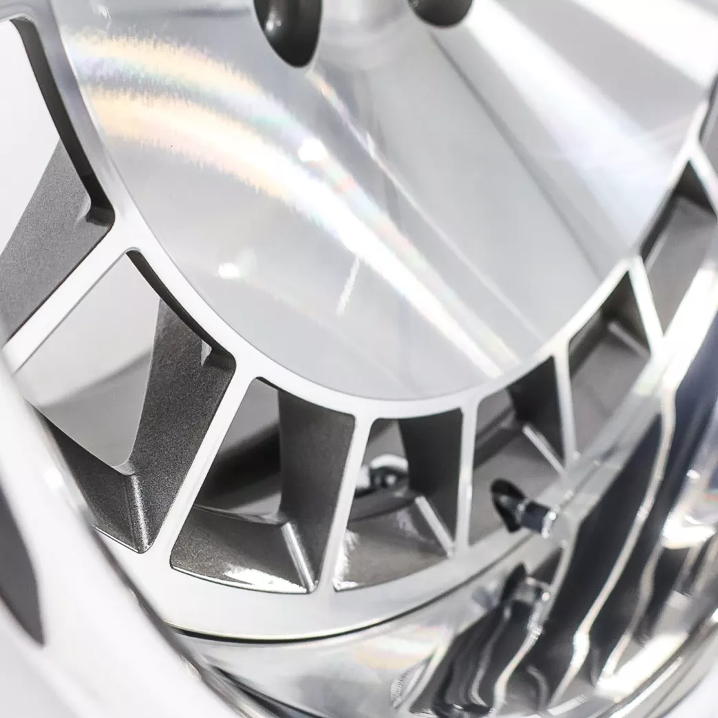 Forgeline Turbine Finished with Gunmetal/HTM Center and Polished Outer
