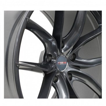 Flow Formed F01 20x12 in Anthracite with Standard Charcoal Center Cap, Closeup 1